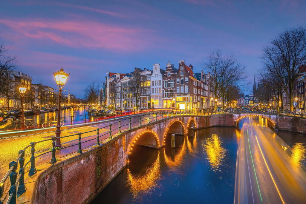 Radeln von Ostfriesland zu den Grachten Amsterdams